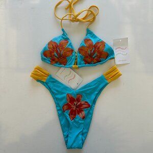 Dippin’ Daisy’s Palm top & Eze bottom